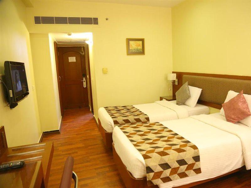 Royal Fort Hotel Visakhapatnam Exteriör bild