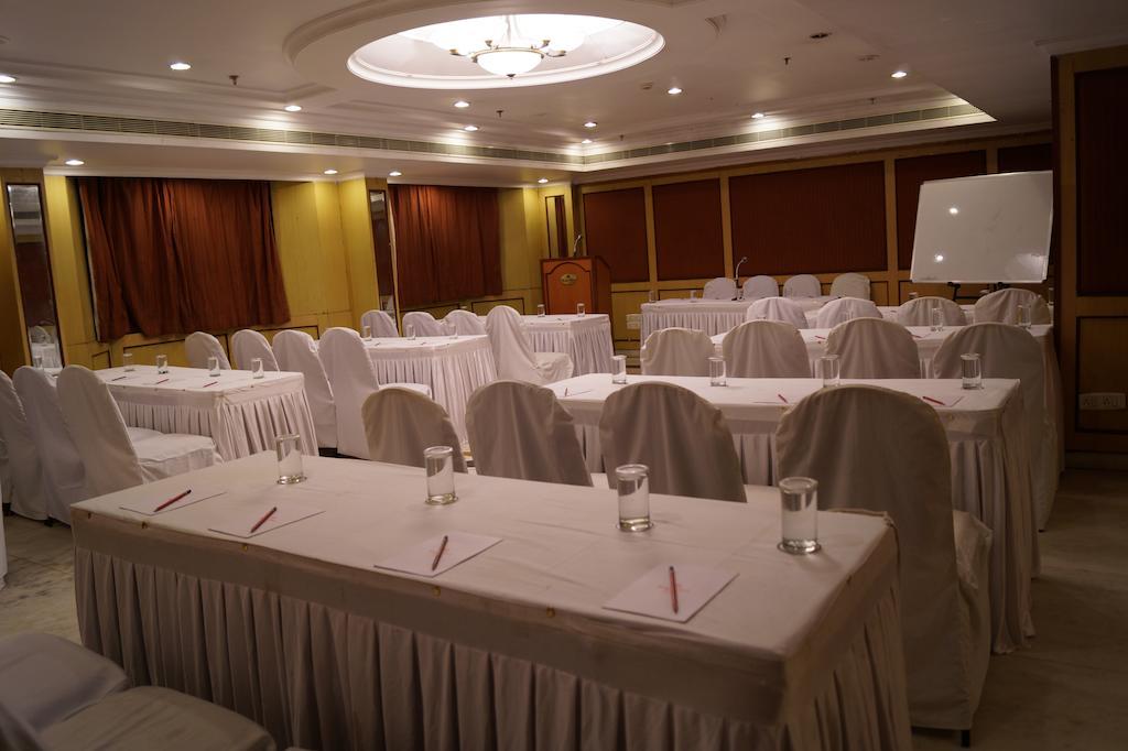Royal Fort Hotel Visakhapatnam Exteriör bild