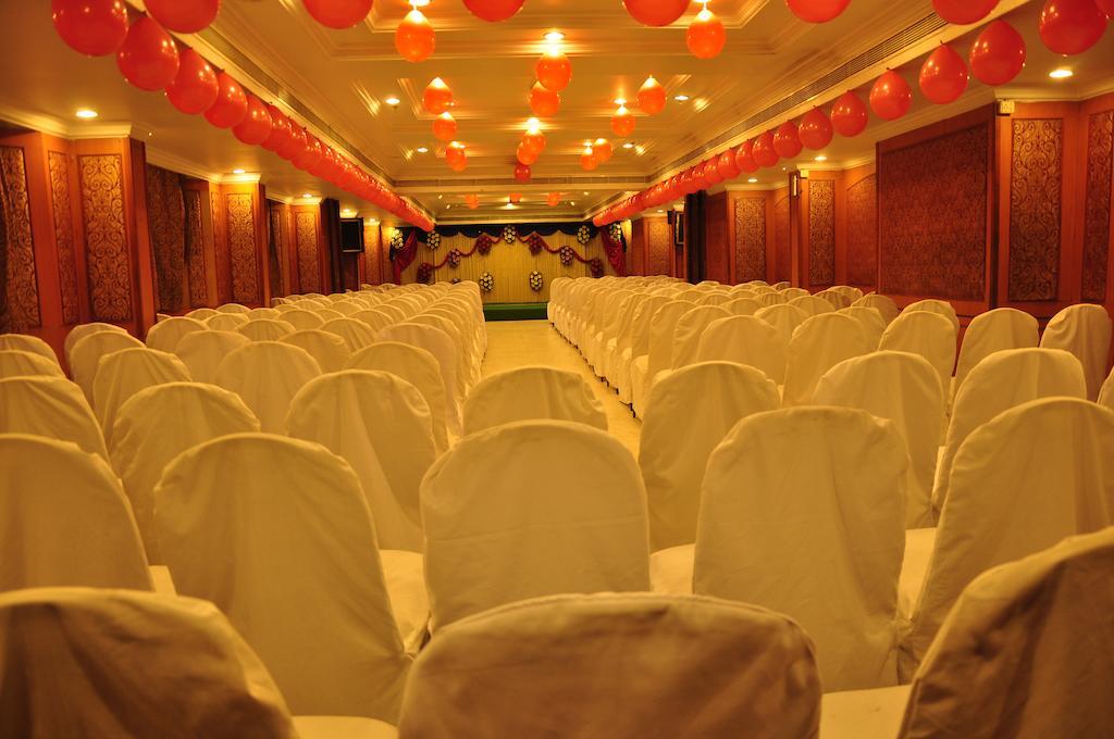 Royal Fort Hotel Visakhapatnam Exteriör bild