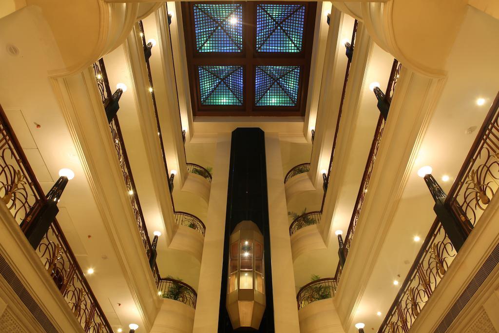 Royal Fort Hotel Visakhapatnam Exteriör bild