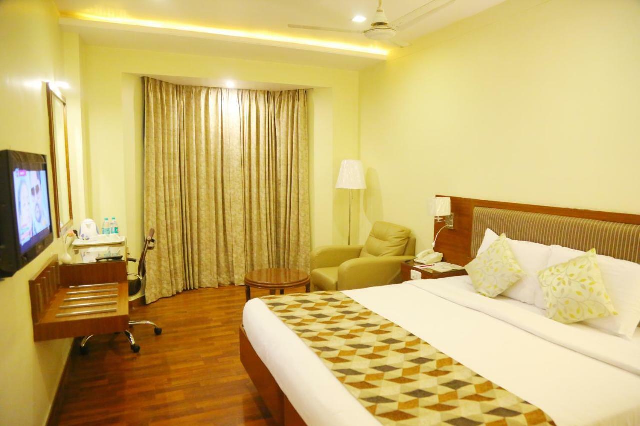 Royal Fort Hotel Visakhapatnam Exteriör bild