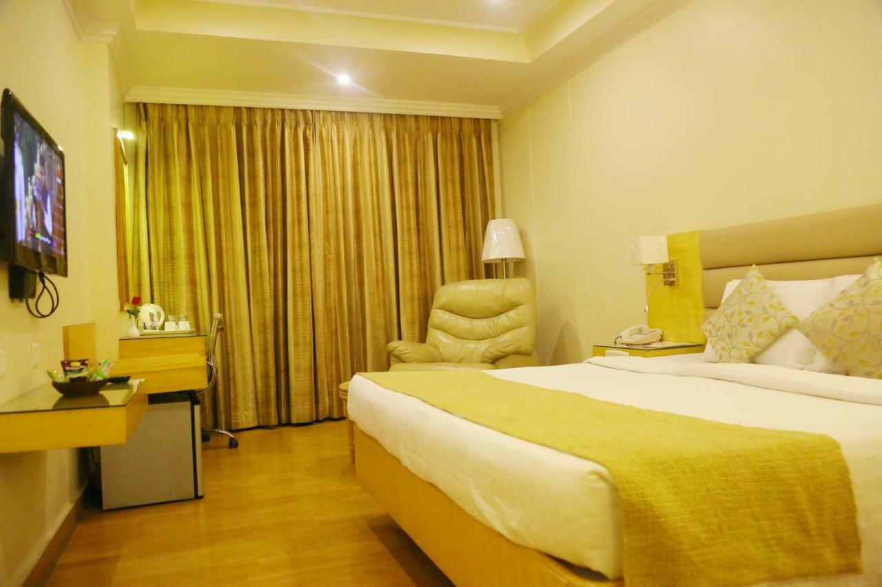 Royal Fort Hotel Visakhapatnam Exteriör bild
