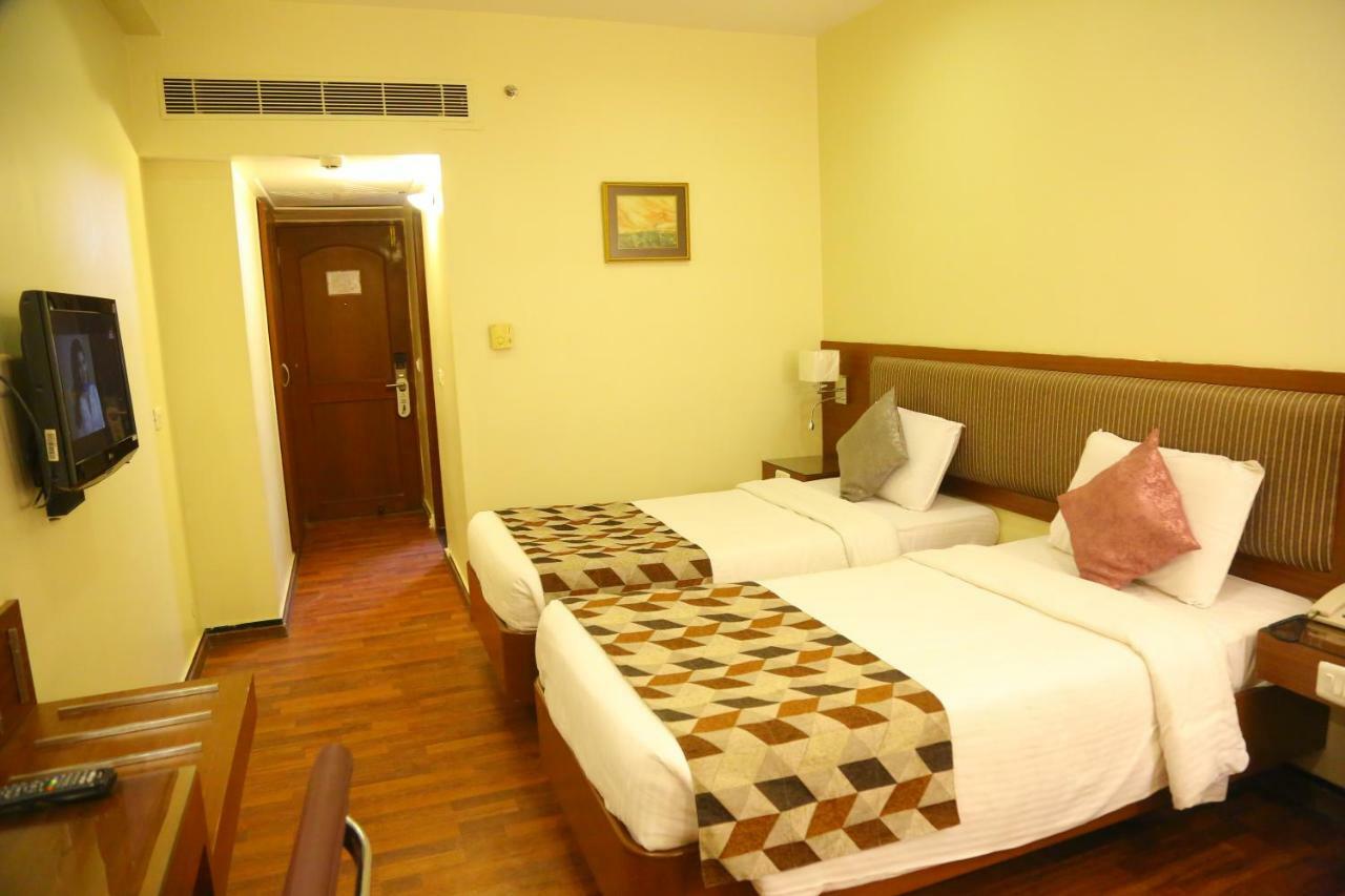 Royal Fort Hotel Visakhapatnam Exteriör bild
