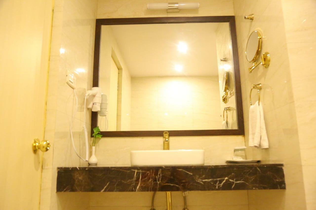 Royal Fort Hotel Visakhapatnam Exteriör bild