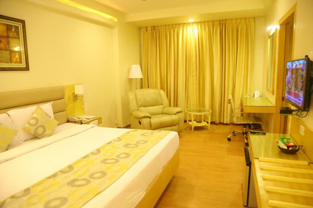 Royal Fort Hotel Visakhapatnam Exteriör bild