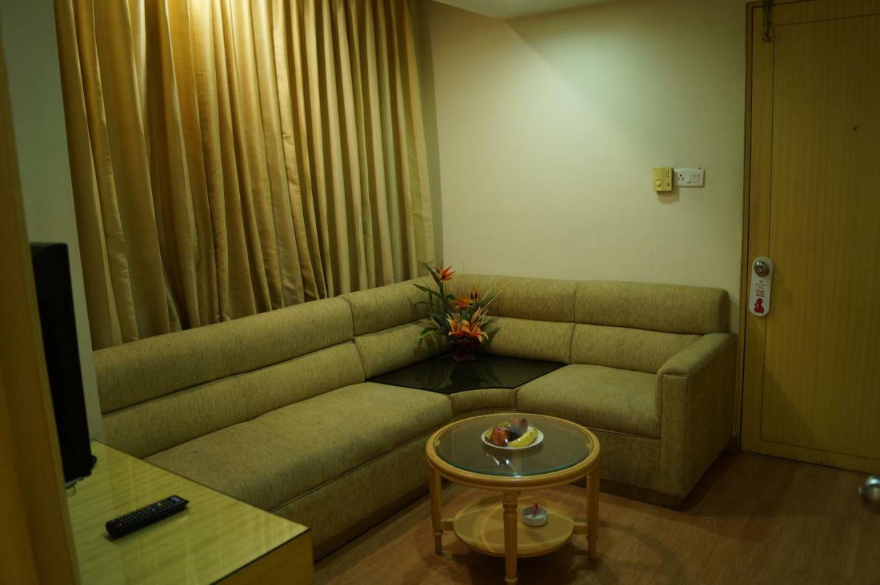 Royal Fort Hotel Visakhapatnam Exteriör bild